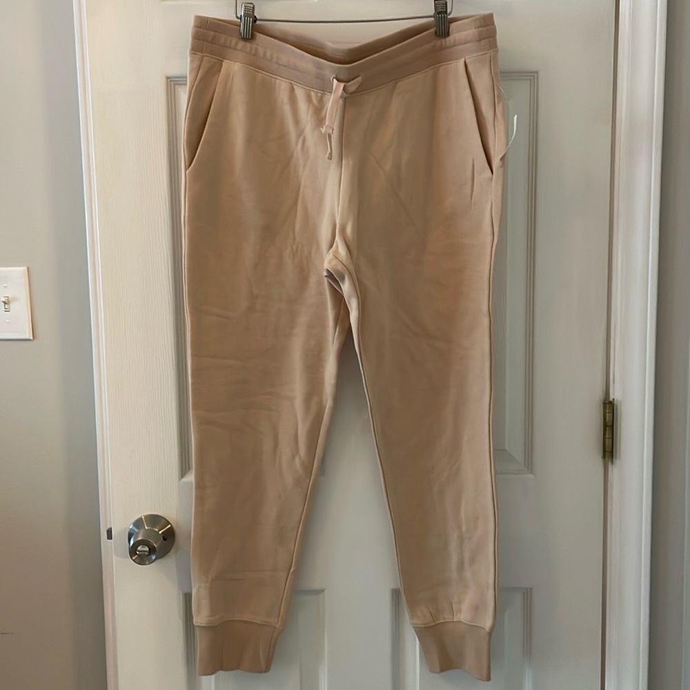 Women’s Joggers.